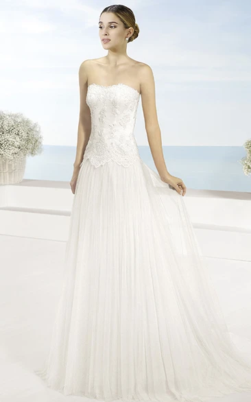 Appliqued A-Line Tulle Wedding Dress with Cape Strapless & Elegant