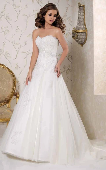 Tulle Maxi Wedding Dress with Sweetheart Neckline and Chapel Train Romantic Bridal Gown