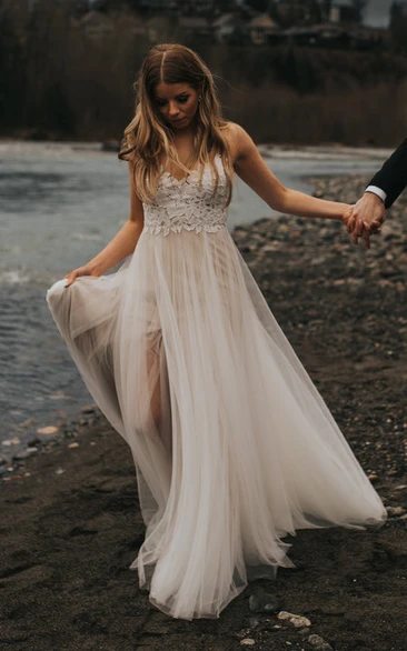 Simple Ethereal Beach A-Line Boho Lace Wedding Dress Delicate V-Neck Tulle Strapless Backless Long Gown