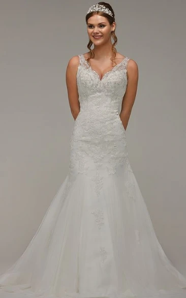 Sleeveless V-Neck Lace and Tulle Wedding Dress with Appliques Unique Bridal Gown