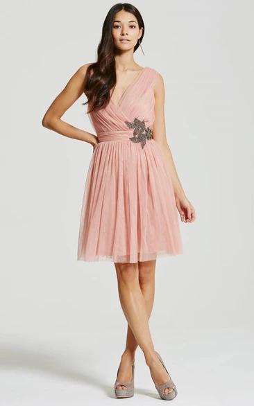 Mini A-Line V-Neck Sleeveless Tulle Bridesmaid Dress with Appliques 2024 Flowy Unique