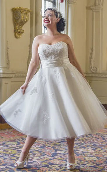 Tea Length Plus Size Lace Tulle Wedding Dress with Lace-Up
