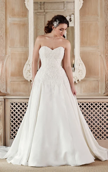 Sweetheart Appliqued Jersey Wedding Dress with Cathedral Train Floor-Length Elegant Bridal Gown 2024