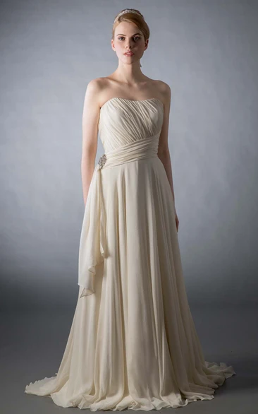 Chiffon Wedding Dress Floor-Length Strapless Ruched Broach Brush Train