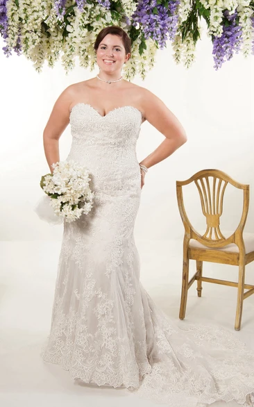 Lace Sheath Wedding Dress with Sweetheart Neckline and Chapel Train