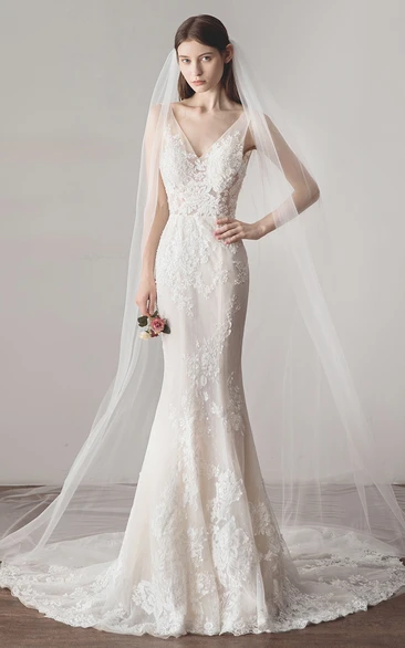 Simple Mermaid Wedding Dress with V-neck and Lace Sleeveless Bridal Gown