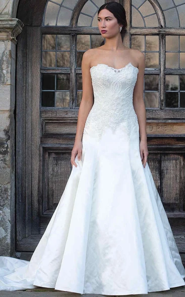 Sleeveless Satin A-Line Wedding Dress with Appliques and Floor-Length Hem