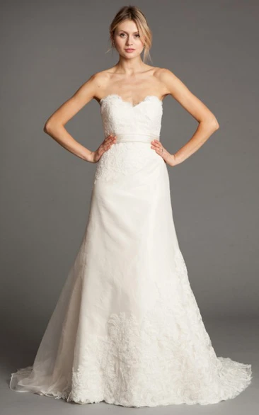 A-Line Sweetheart Lace Wedding Dress with Bow Floor-Length Sleeveless