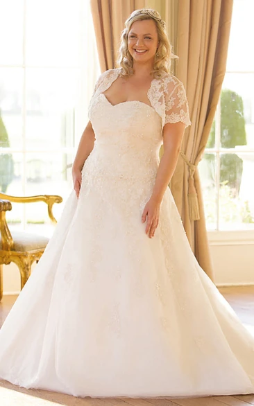 Short-Sleeve Lace Plus Size Wedding Dress with Sweetheart Neckline