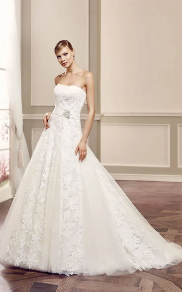 Lace Appliqued Strapless Ball-Gown Wedding Dress with Corset Back Elegant Bridal Gown