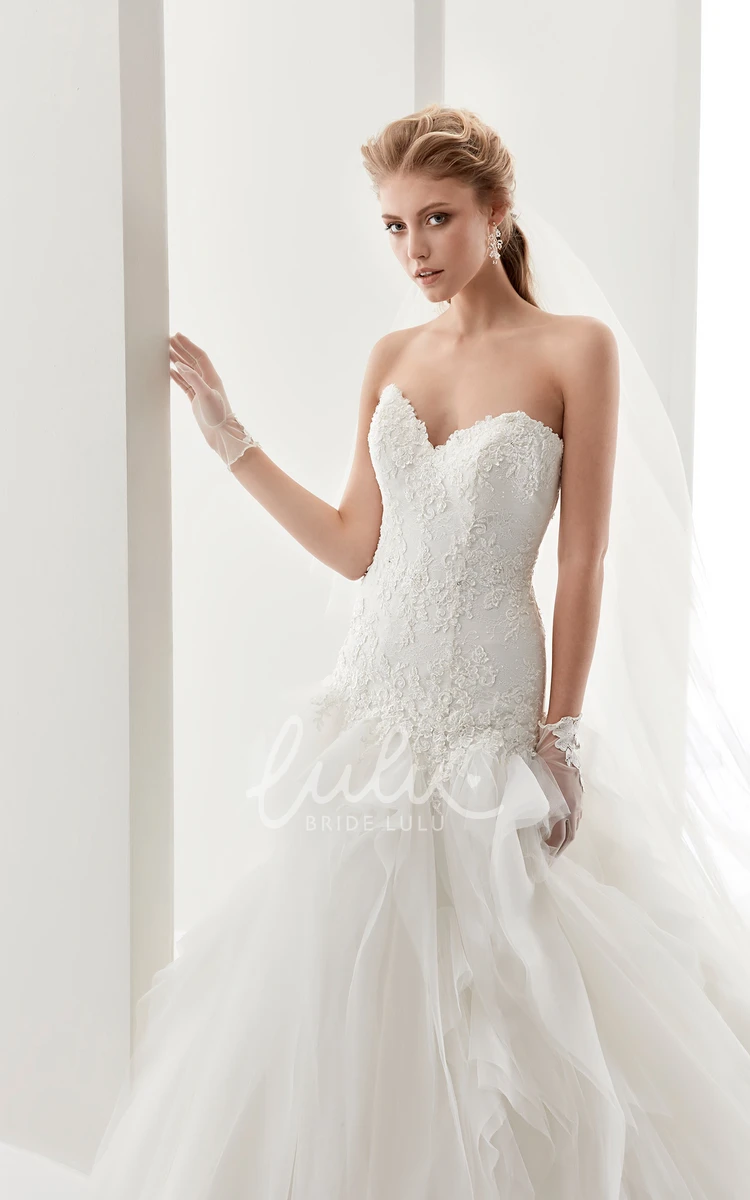 Court Train Lace Bridal Gown with Sweetheart Neckline and Appliques