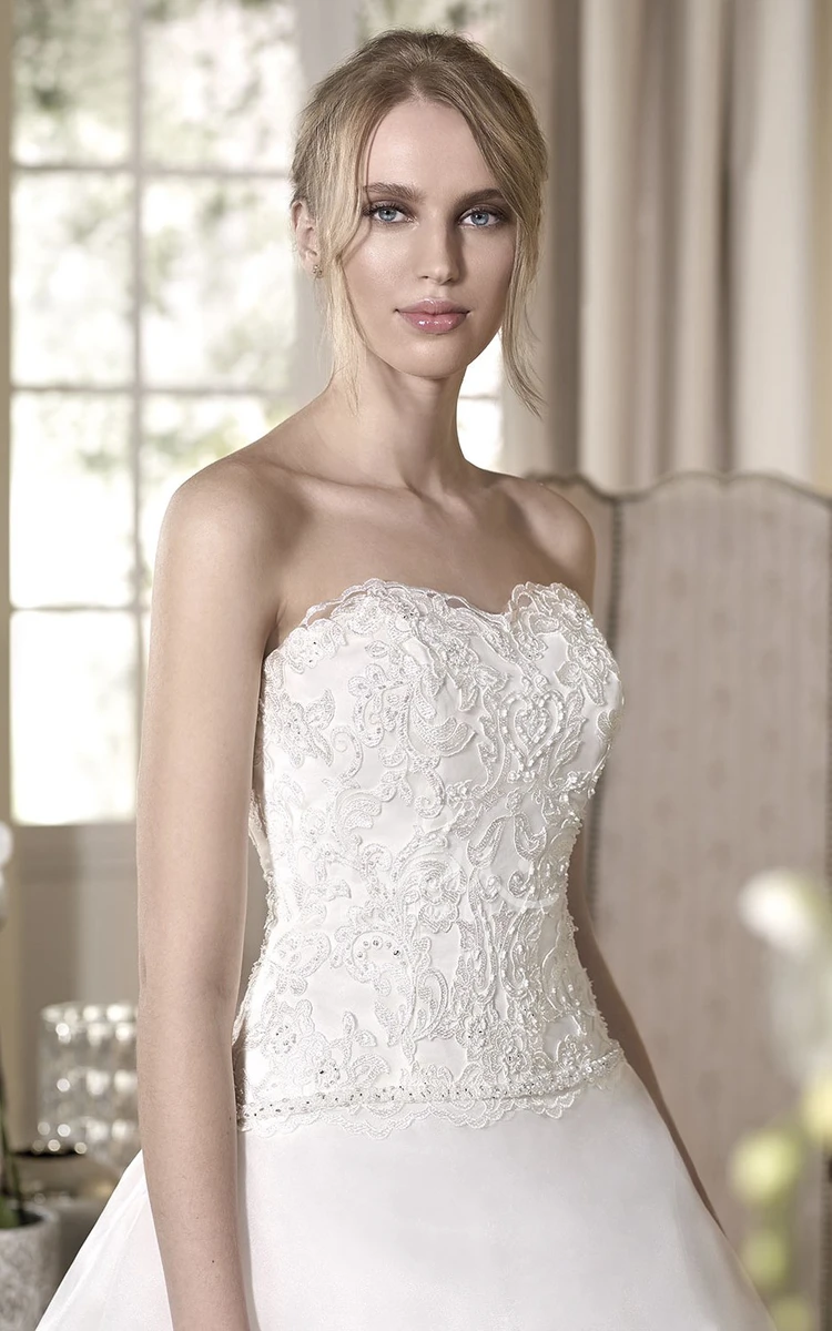 Organza Strapless A-Line Wedding Dress with Appliques