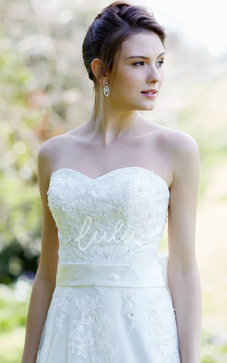 Sleeveless Lace A-Line Wedding Dress with Sweetheart Neckline and Bow Detail