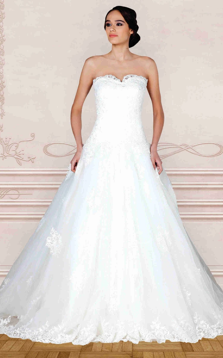 Lace Strapless Ball Gown Wedding Dress with Appliques Floor-Length Zipper Dress