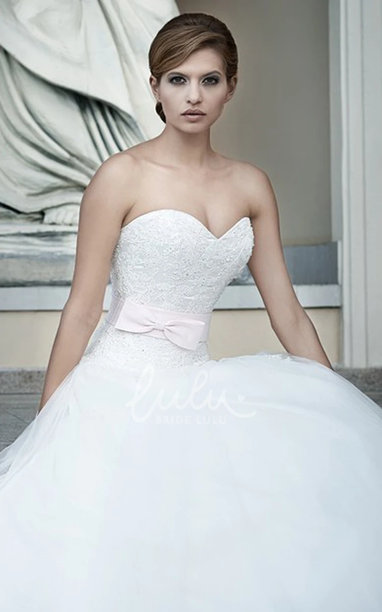 Sweetheart Appliqued Lace&Tulle Wedding Dress with Bow Floor-Length A-Line Wedding Dress