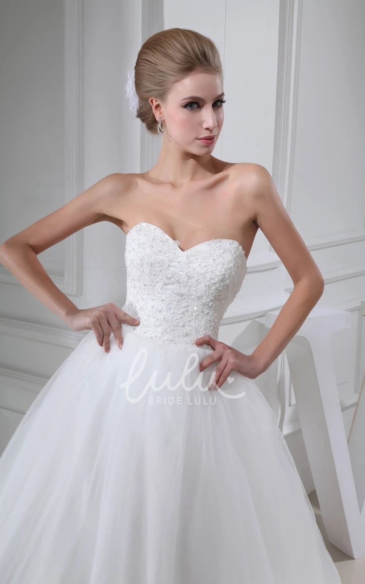 Lace Applique Tulle Ball Gown Wedding Dress Sweetheart Neckline and Sleeveless