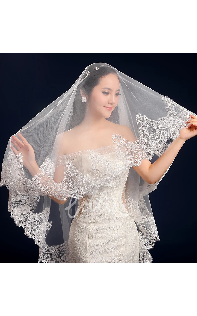 Exquisite Lace Edge Cathedral Wedding Veil in Korean Style