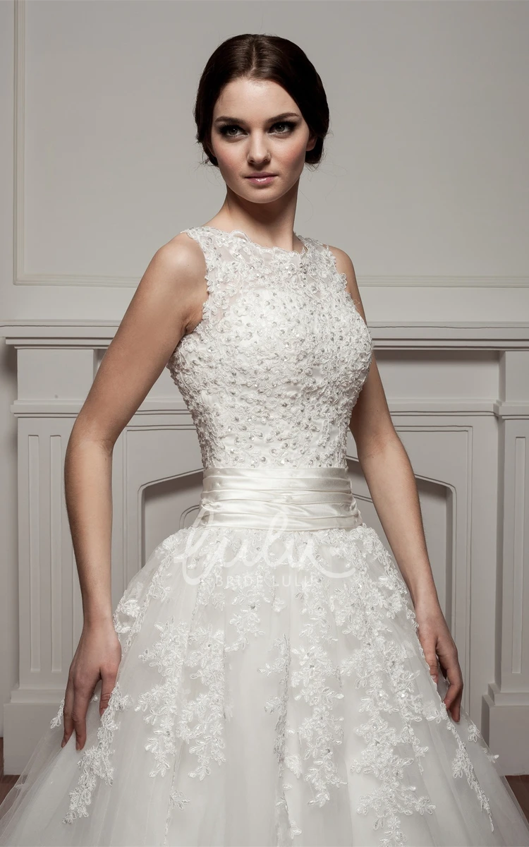 Lace Tulle Ball Gown Wedding Dress with Appliques Sleeveless Bateau-Neck