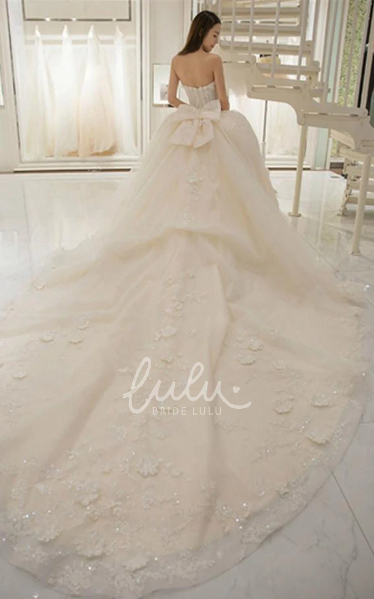 Elegant Ball Gown Wedding Dress with Lace and Tulle Details