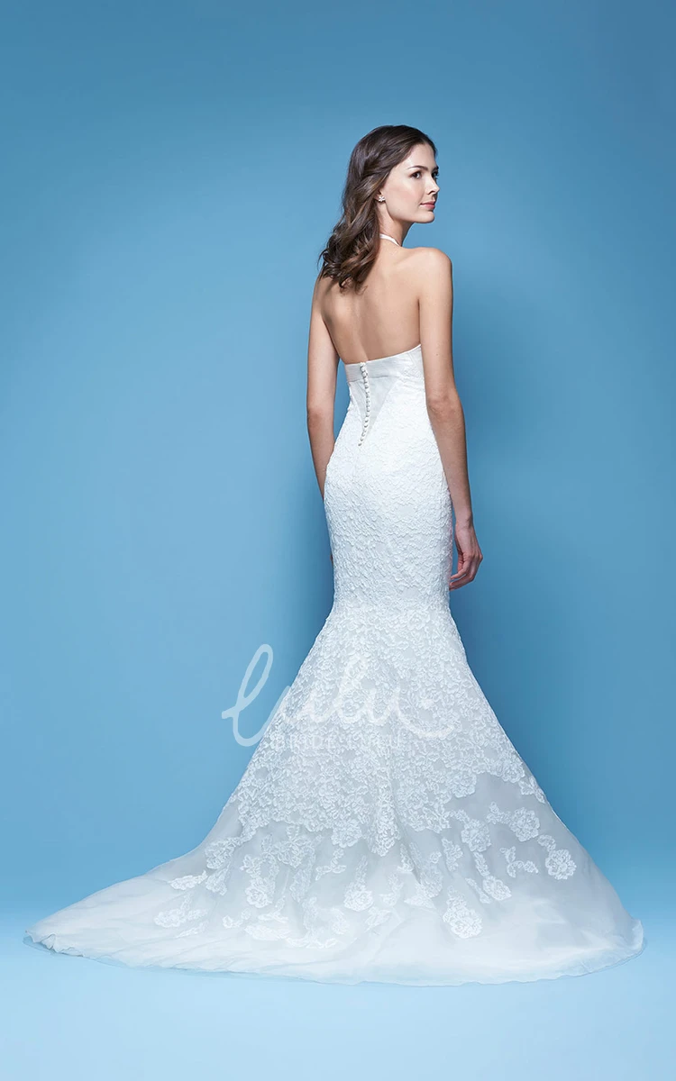 Lace Appliqued Sleeveless Wedding Dress with Scoop Neck Elegant Floor-Length Gown