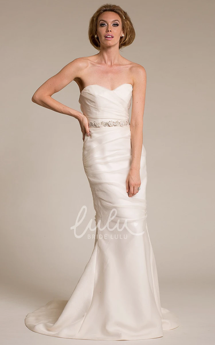 Sheath Sweetheart Satin Wedding Dress with Ruched Bodice and Flower Detail Wedding Dress 2024 Elegant