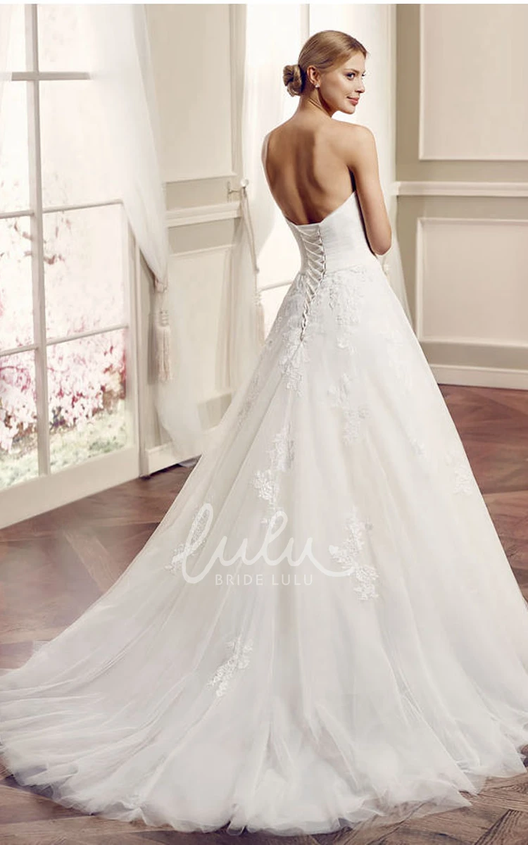 A-Line Tulle Wedding Dress with Appliques and Brooch Strapless Floor-Length Bridal Gown