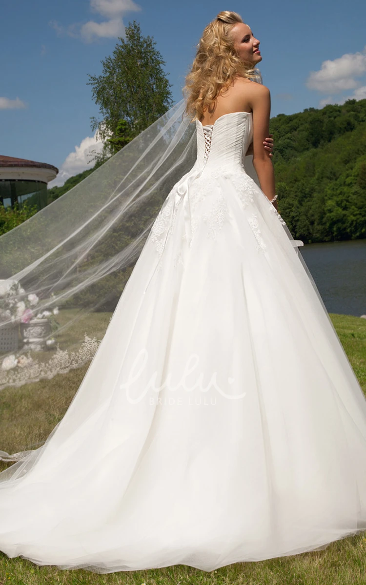 Sleeveless Sweetheart Tulle Ball Gown Wedding Dress with Applique Classic Bridal Gown