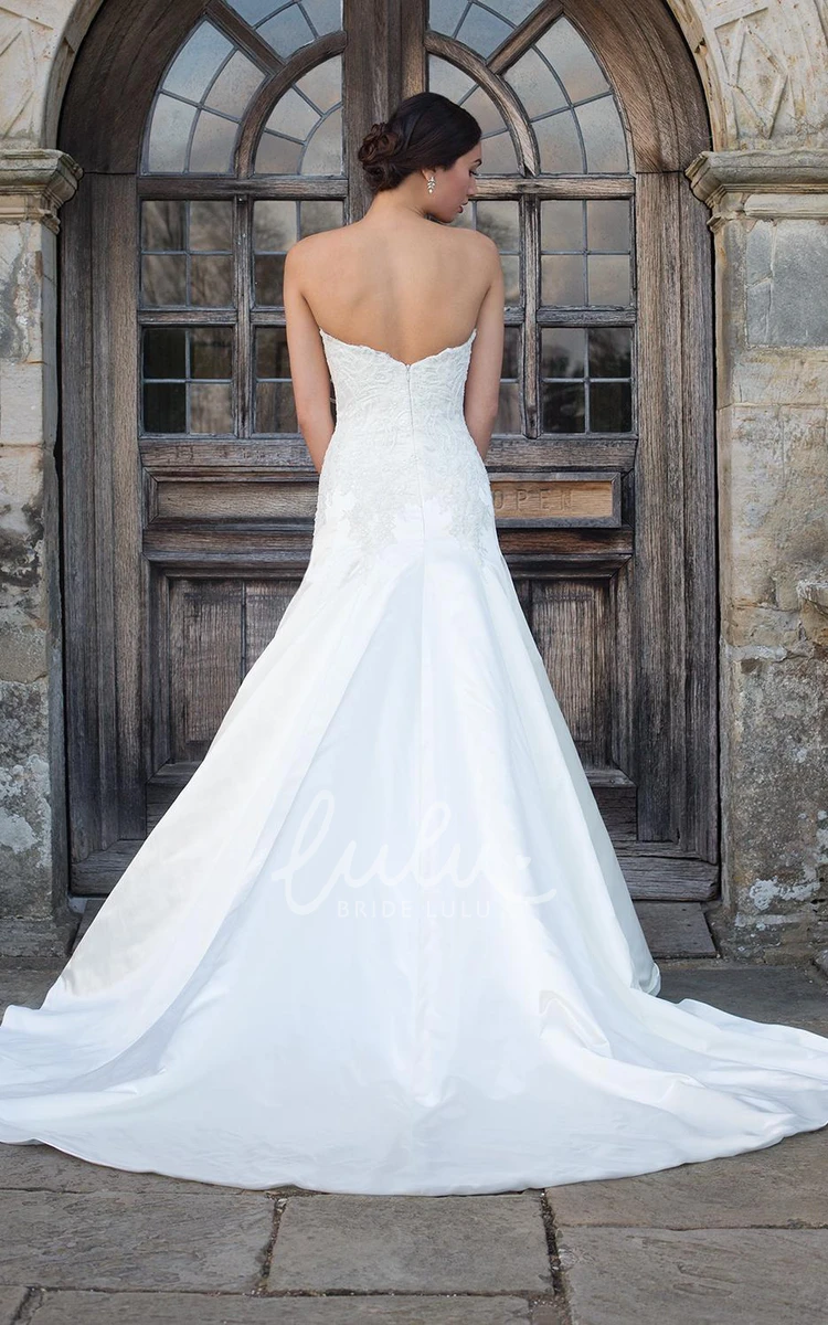 Sleeveless Satin A-Line Wedding Dress with Appliques and Floor-Length Hem