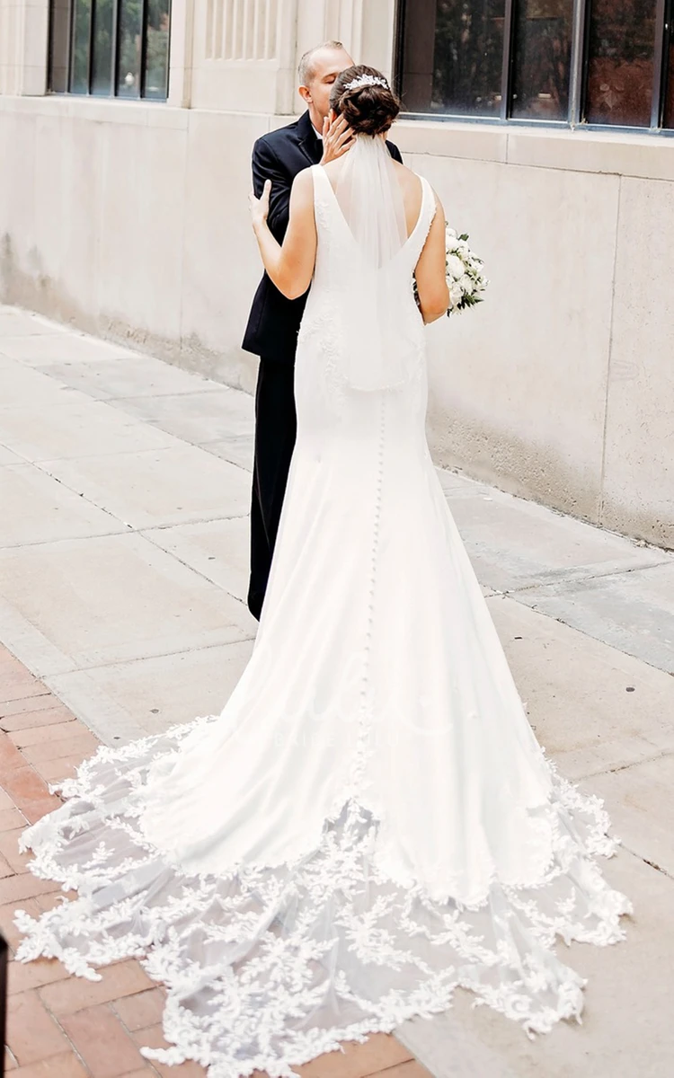 Sleeveless Floor-length V-neck Elegant Appliques Wedding Dress with Train V Back