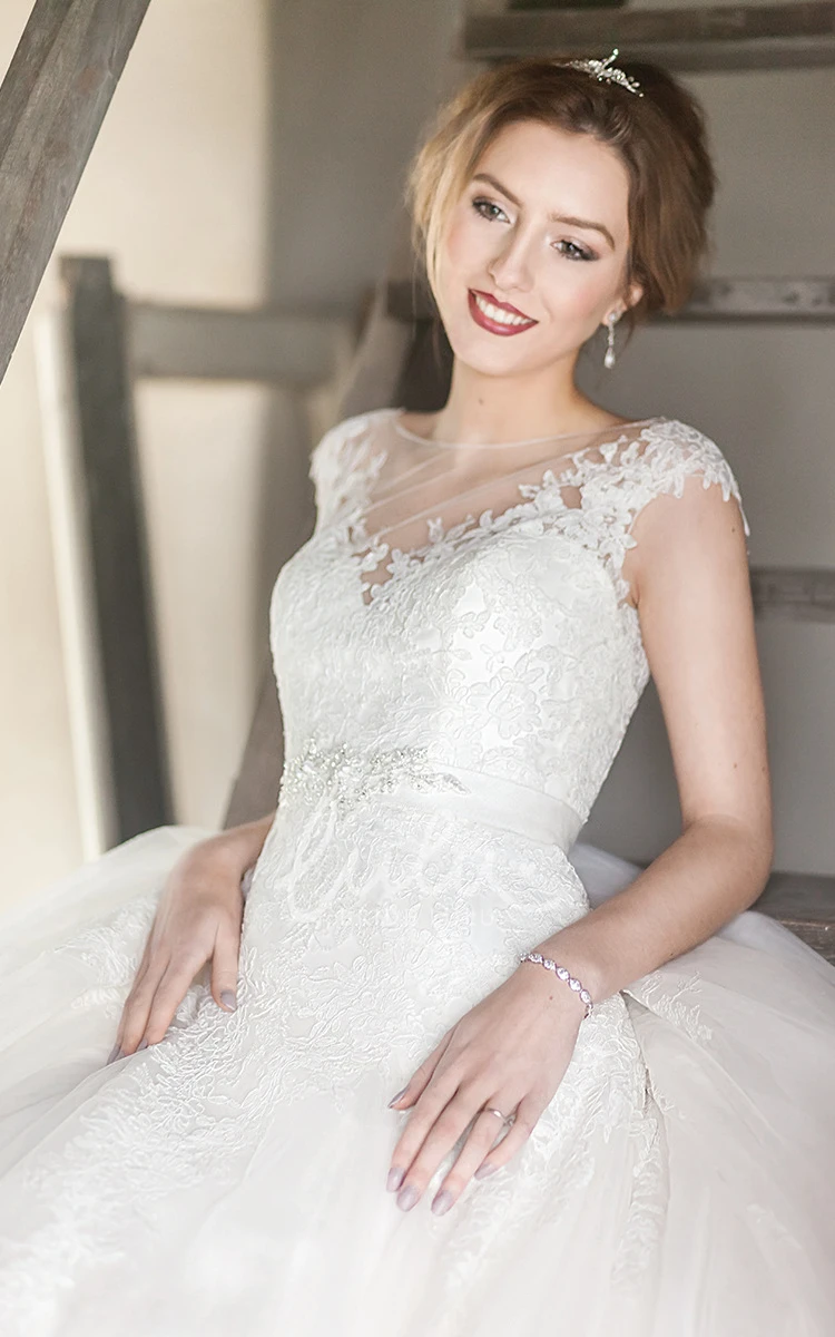 Cap-Sleeve Tulle & Lace Bateau Wedding Dress Maxi Bridal Gown