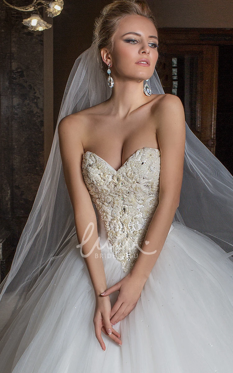 Sleeveless Sweetheart Tulle Wedding Dress Appliqued Ball Gown with Elegant Details