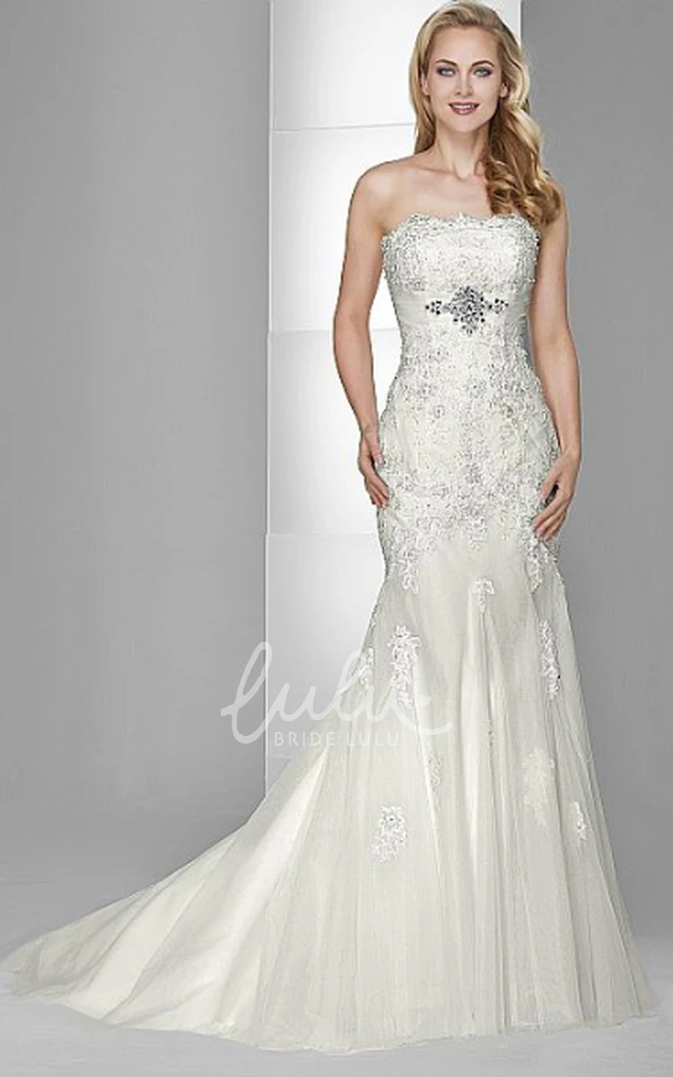 Lace and Tulle Trumpet Wedding Dress with Appliques and Strapless Neckline