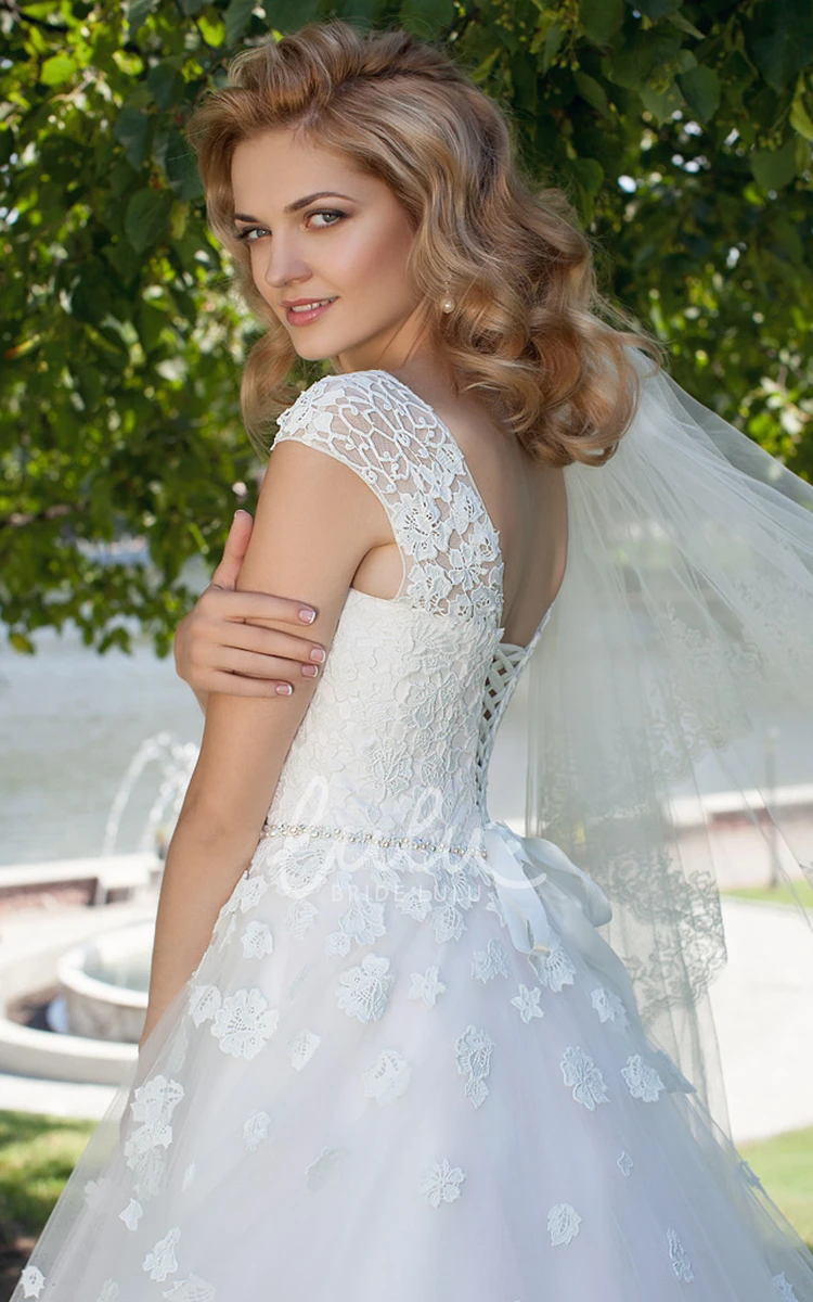 Appliqued Tulle Wedding Dress with Cap Sleeves Ball Gown Scoop Neck