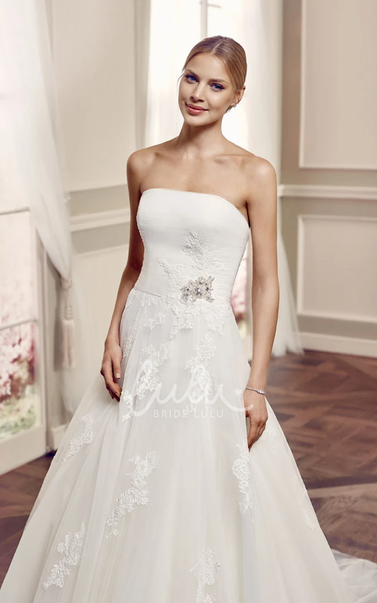 A-Line Tulle Wedding Dress with Appliques and Brooch Strapless Floor-Length Bridal Gown