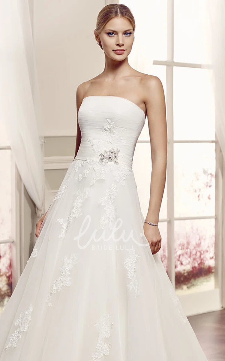 A-Line Tulle Wedding Dress with Appliques and Brooch Strapless Floor-Length Bridal Gown