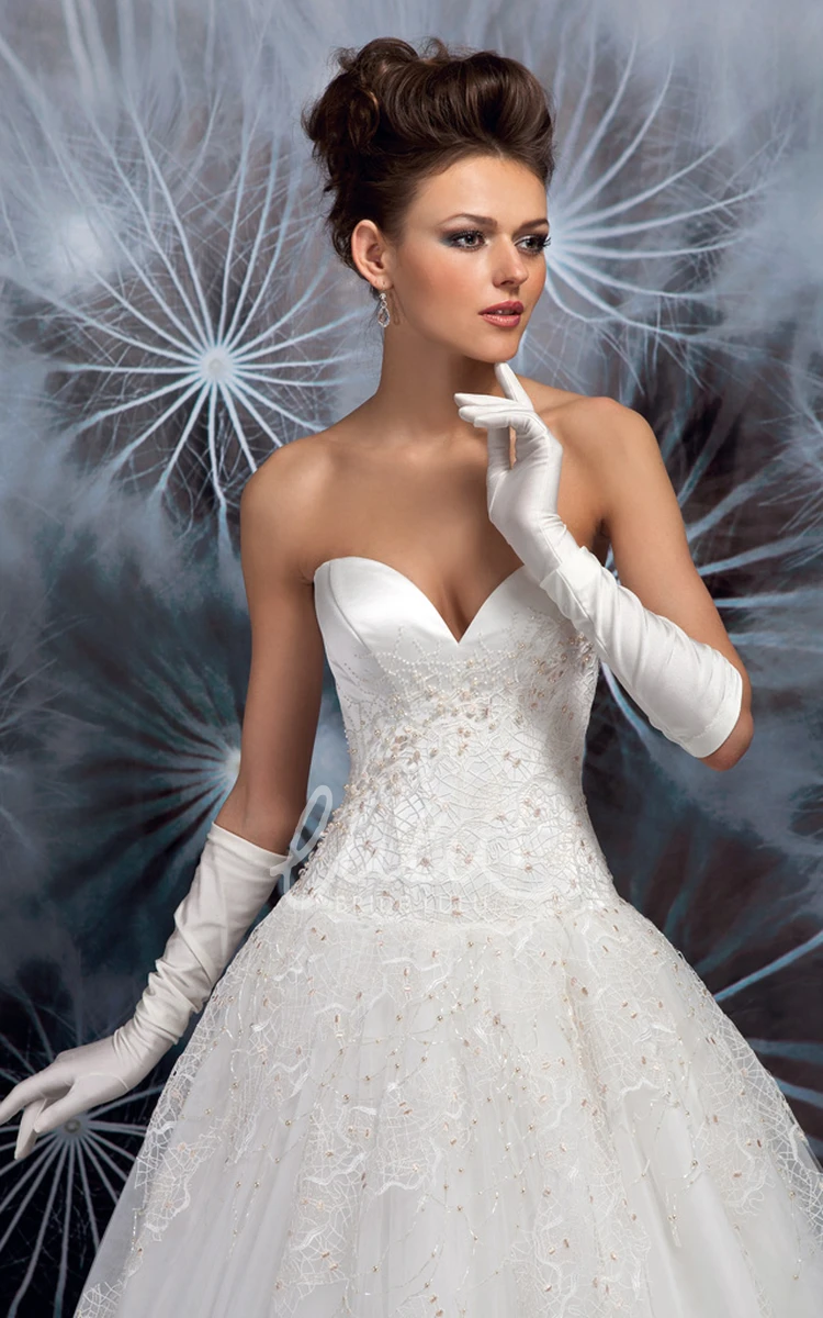 A-Line Tulle Wedding Dress with Embroidery Sweetheart & Sleeveless Appliques