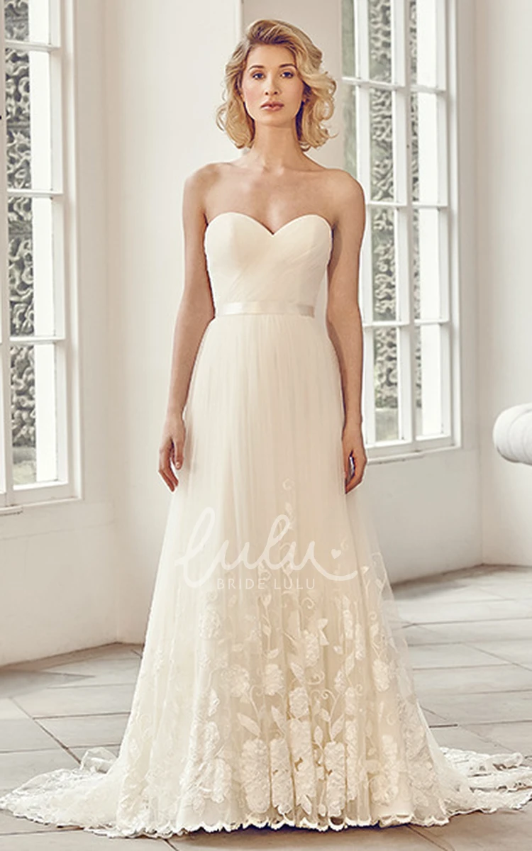 Sweetheart Tulle Wedding Dress with Appliques and Court Train Elegant Bridal Gown