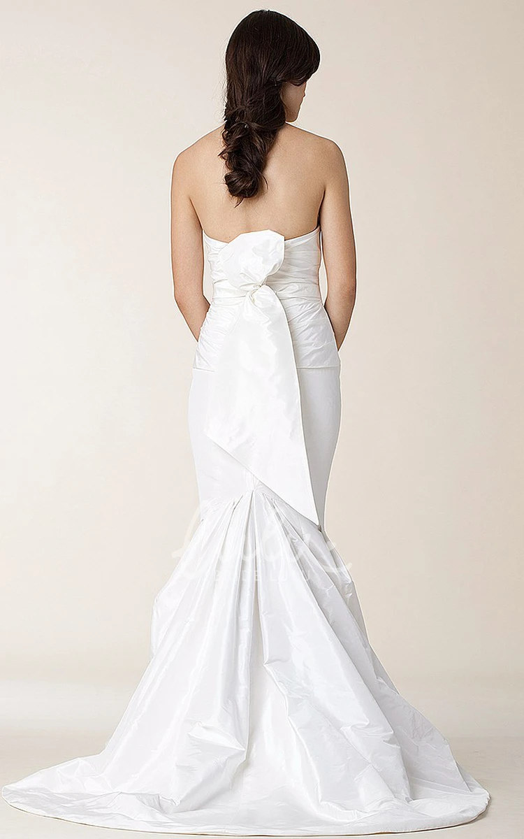 Strapless Ruched Sleeveless Taffeta Trumpet Wedding Dress with Bow Classy Wedding Dress