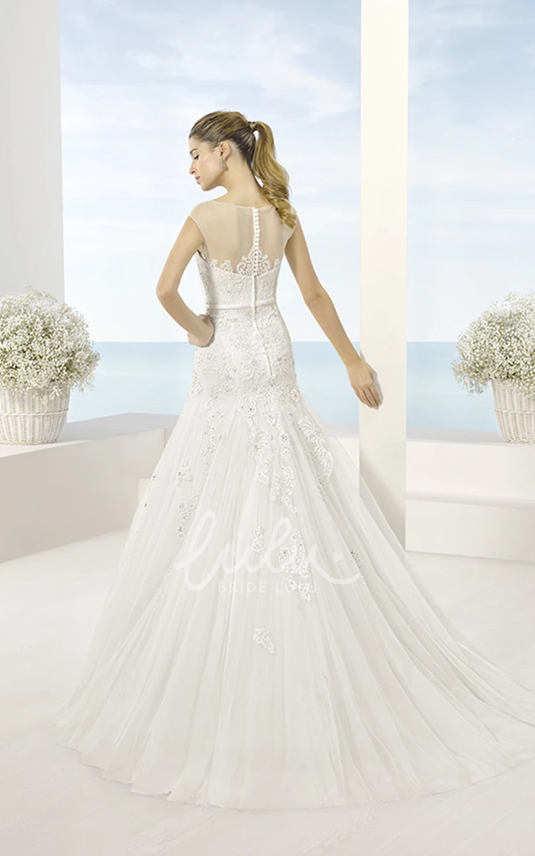 Scoop-Neck Sleeveless Tulle Wedding Dress with Illusion and Appliques A-Line Silhouette