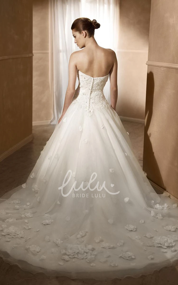 Sweetheart Tulle Wedding Dress with Appliques and Flower Ball Gown Style